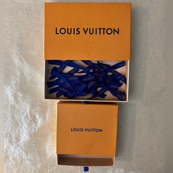 Luxury Louis Vuitton Paris - Picture 1 of 5